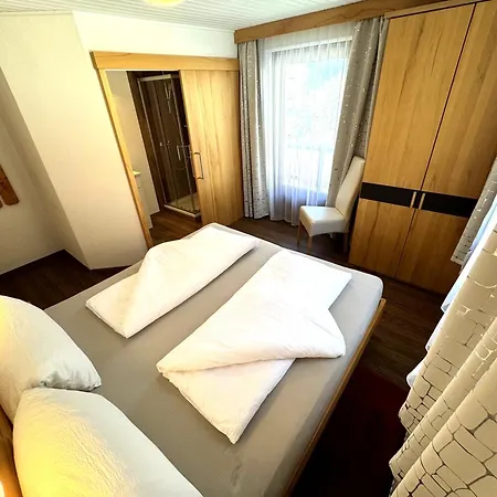 Haus Troger 公寓